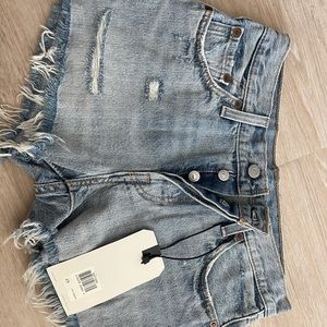 never worn levi shorts